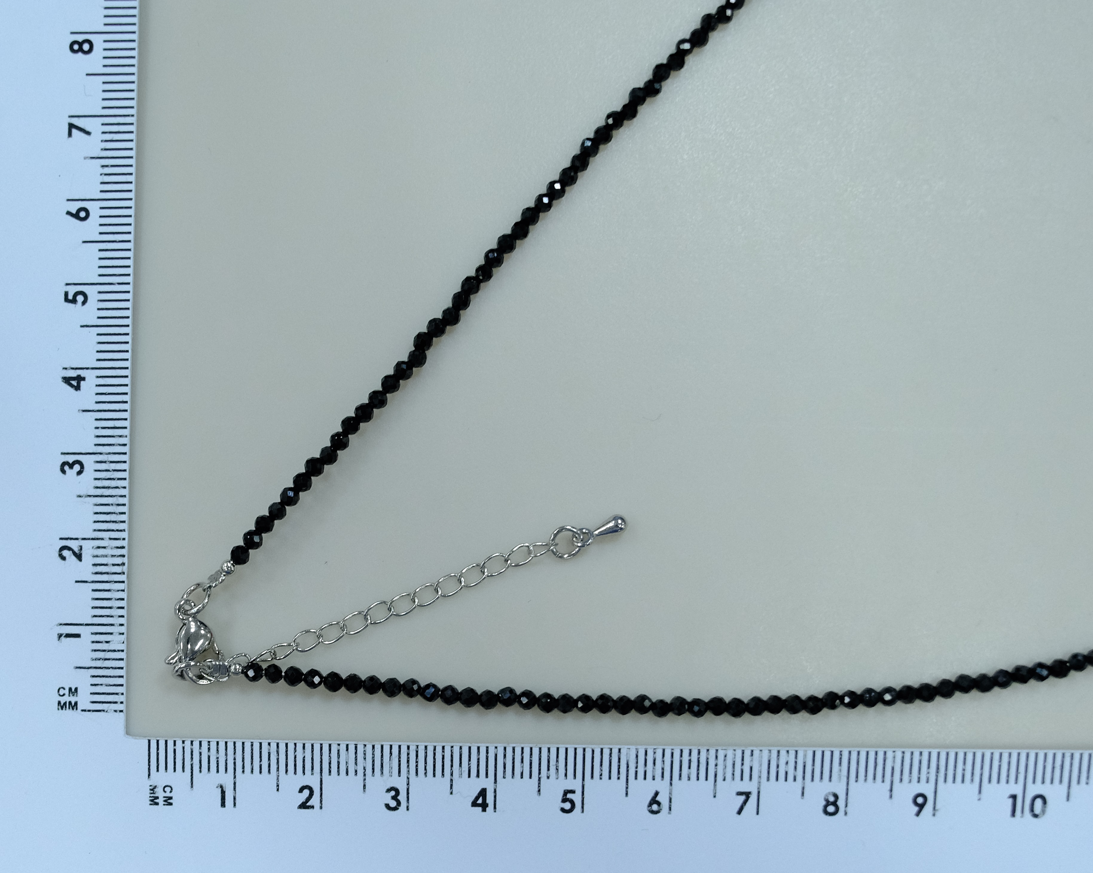 Бусы из шпинели